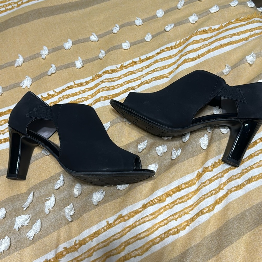 Black size 8 heels